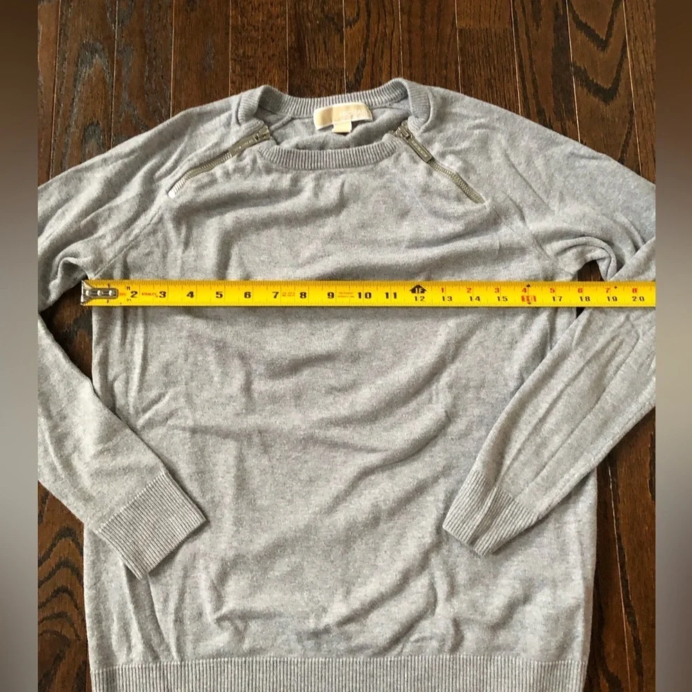 Michael by Michael Kors Women’s S Light Heathered Gray Long-Sleeved Sweater